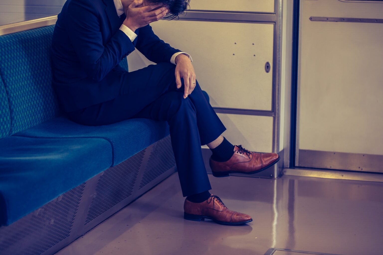 孤独死はなぜ起こる？原因と孤独死による影響とは？老人から若者まで増加中