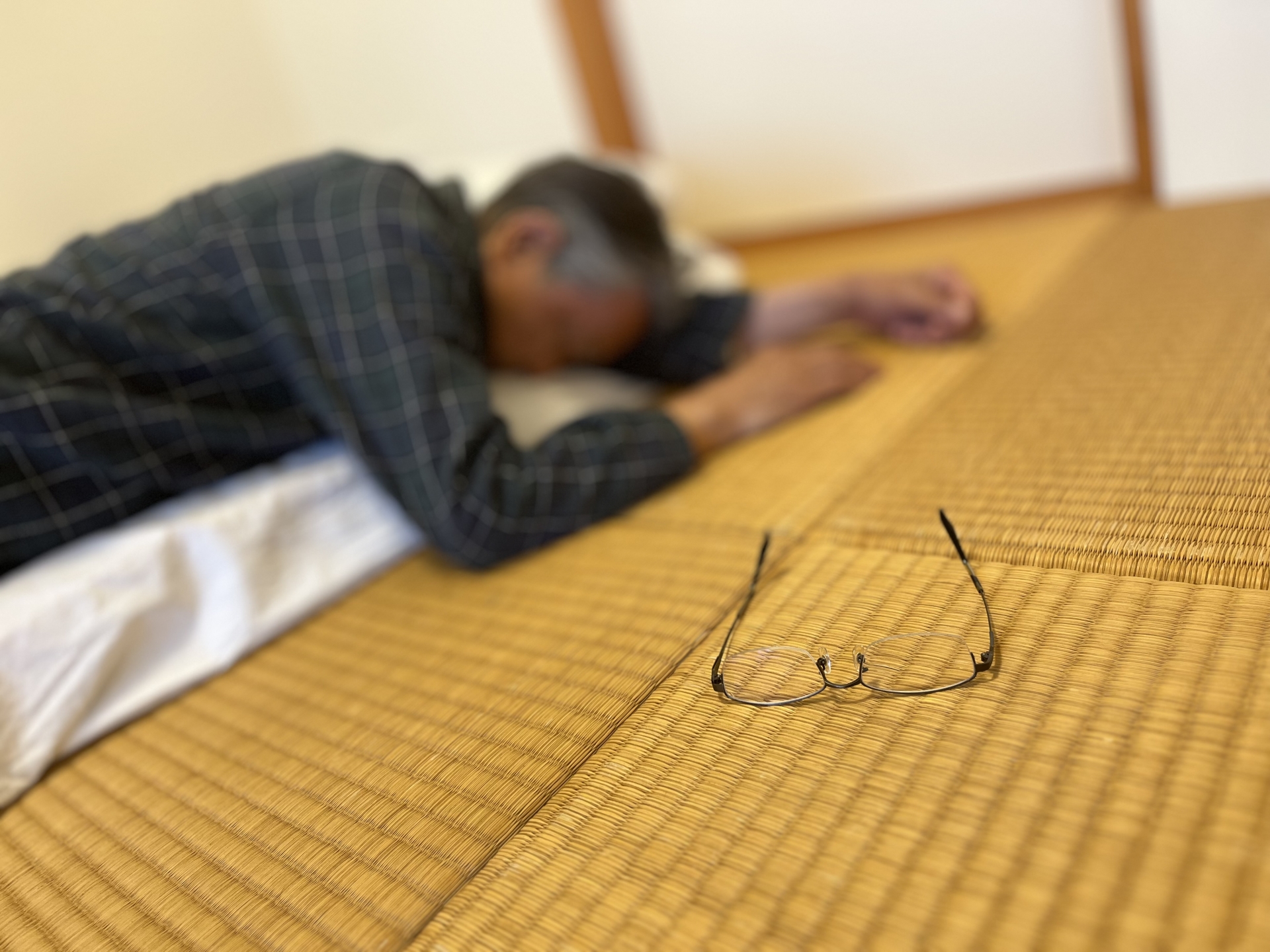 孤独死はなぜ起こる？原因と孤独死による影響とは？老人から若者まで増加中
