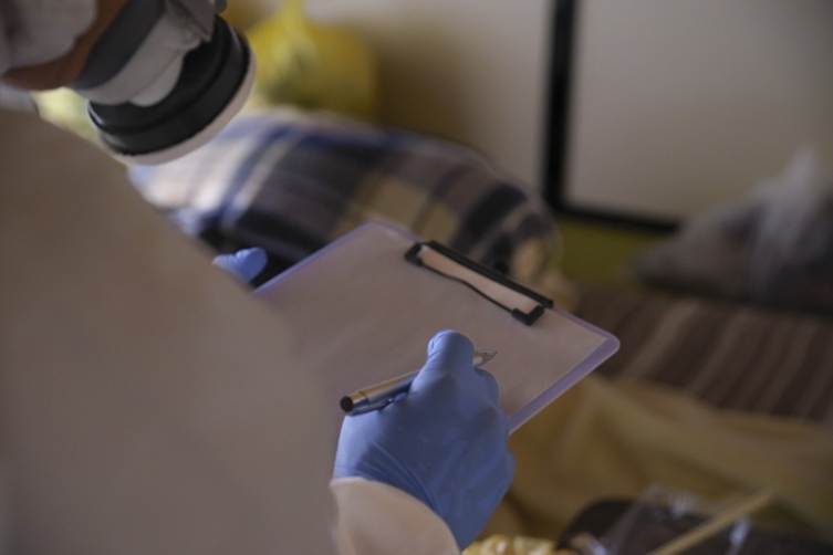 孤独死の死臭・ケトン臭除去の特殊清掃費用相場は？