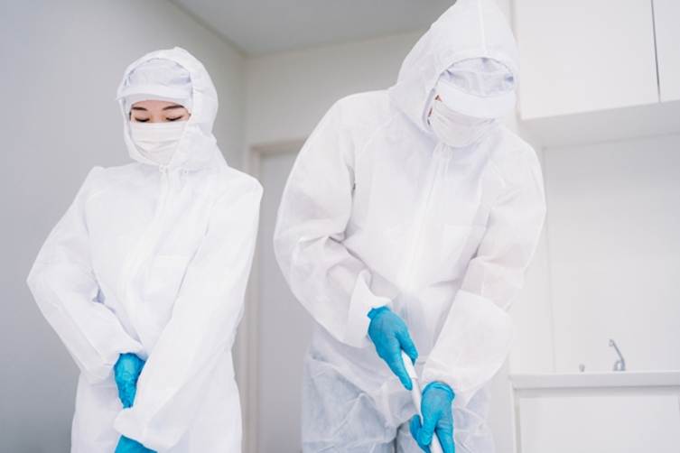 孤独死の死臭・ケトン臭除去は特殊清掃業者に依頼すべき理由